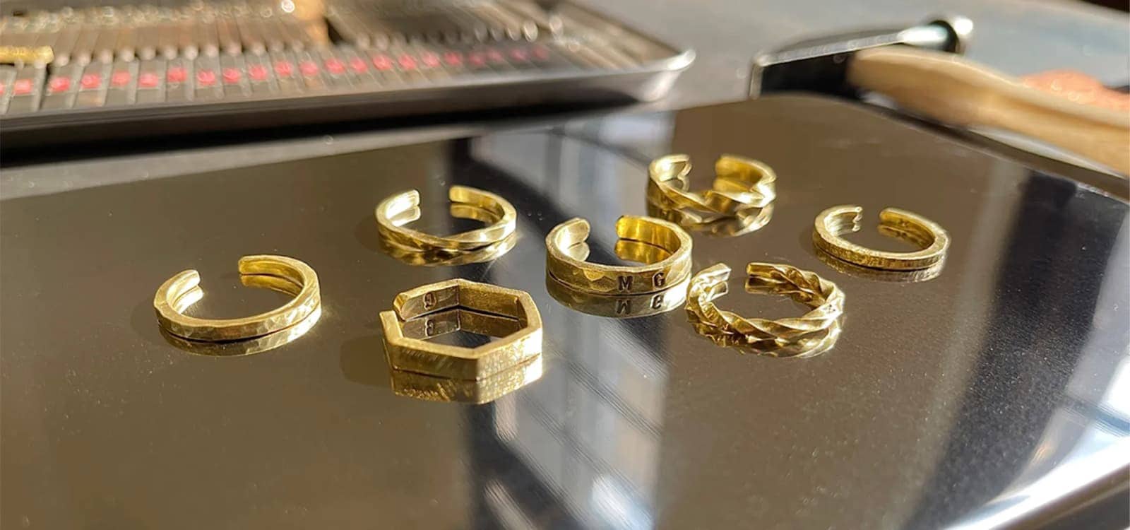 如何保養電鍍飾品 (Caring for Plated Jewelry)